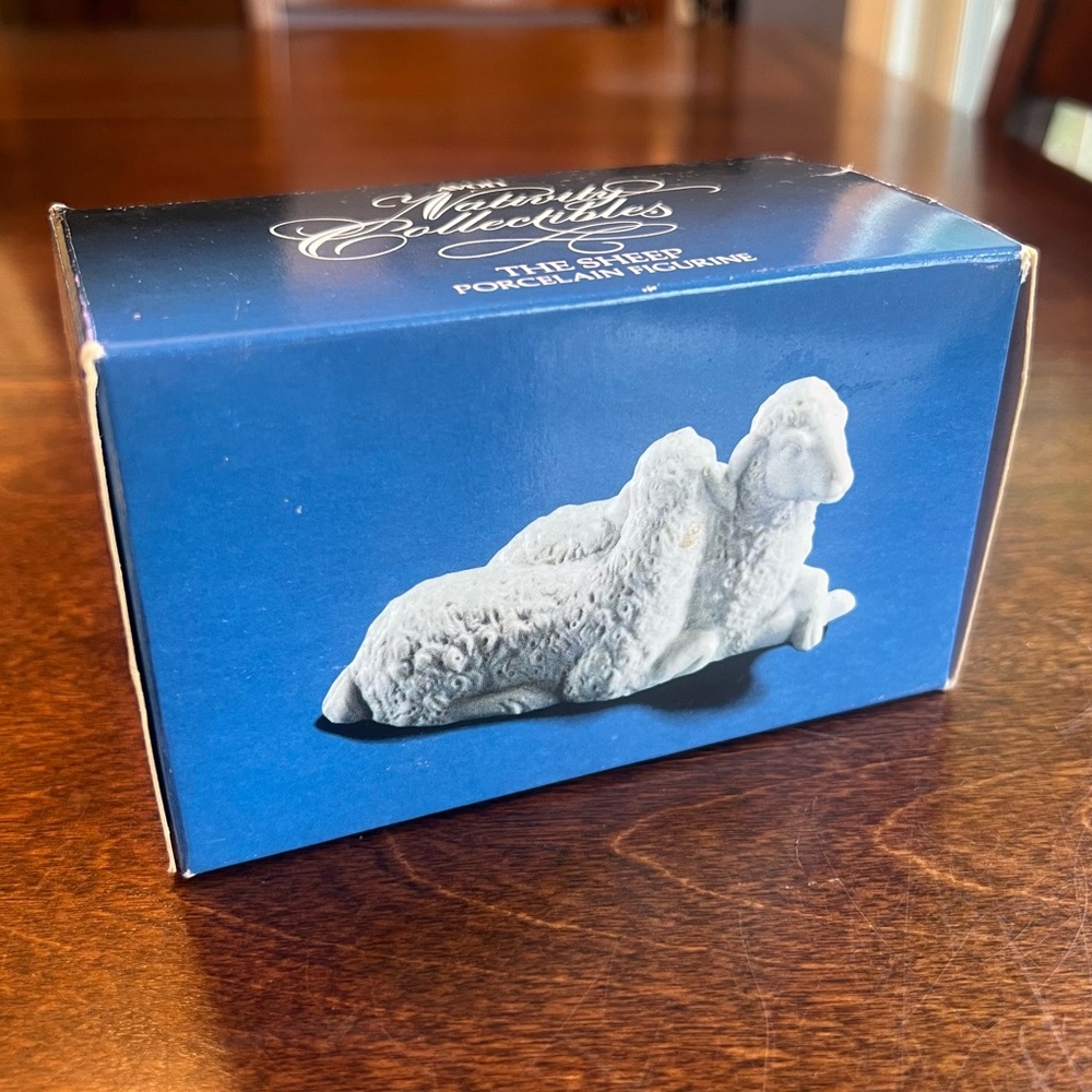 Vintage1983 Avon Nativity Couple of Sheep Figurine White Porcelain Collectibles